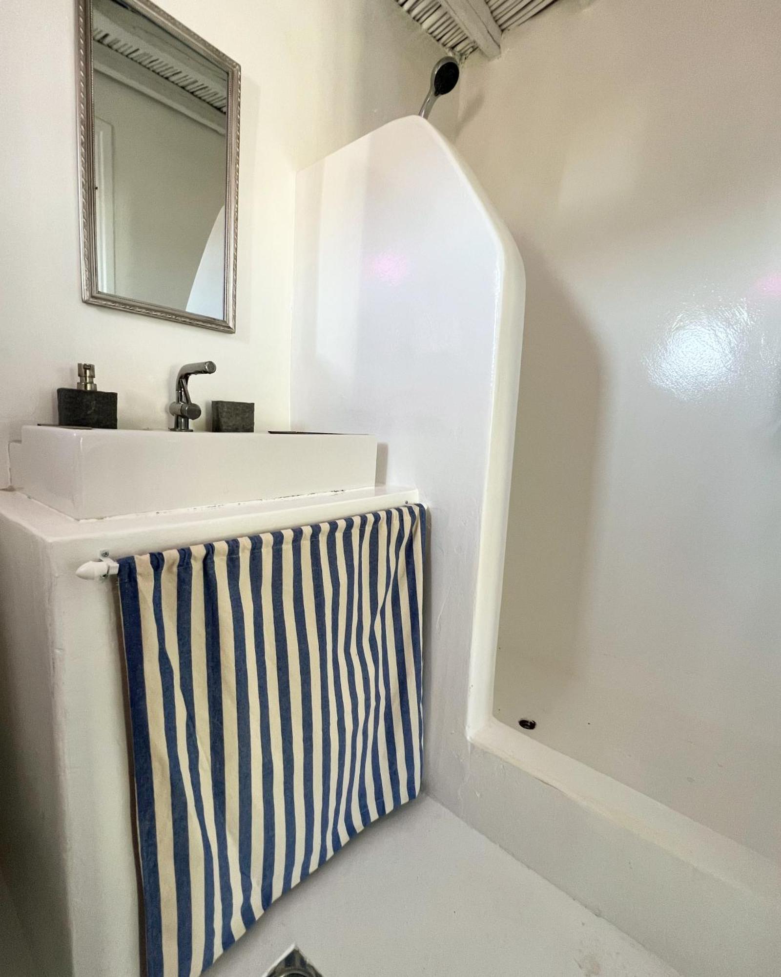 Serifos White Luaran gambar